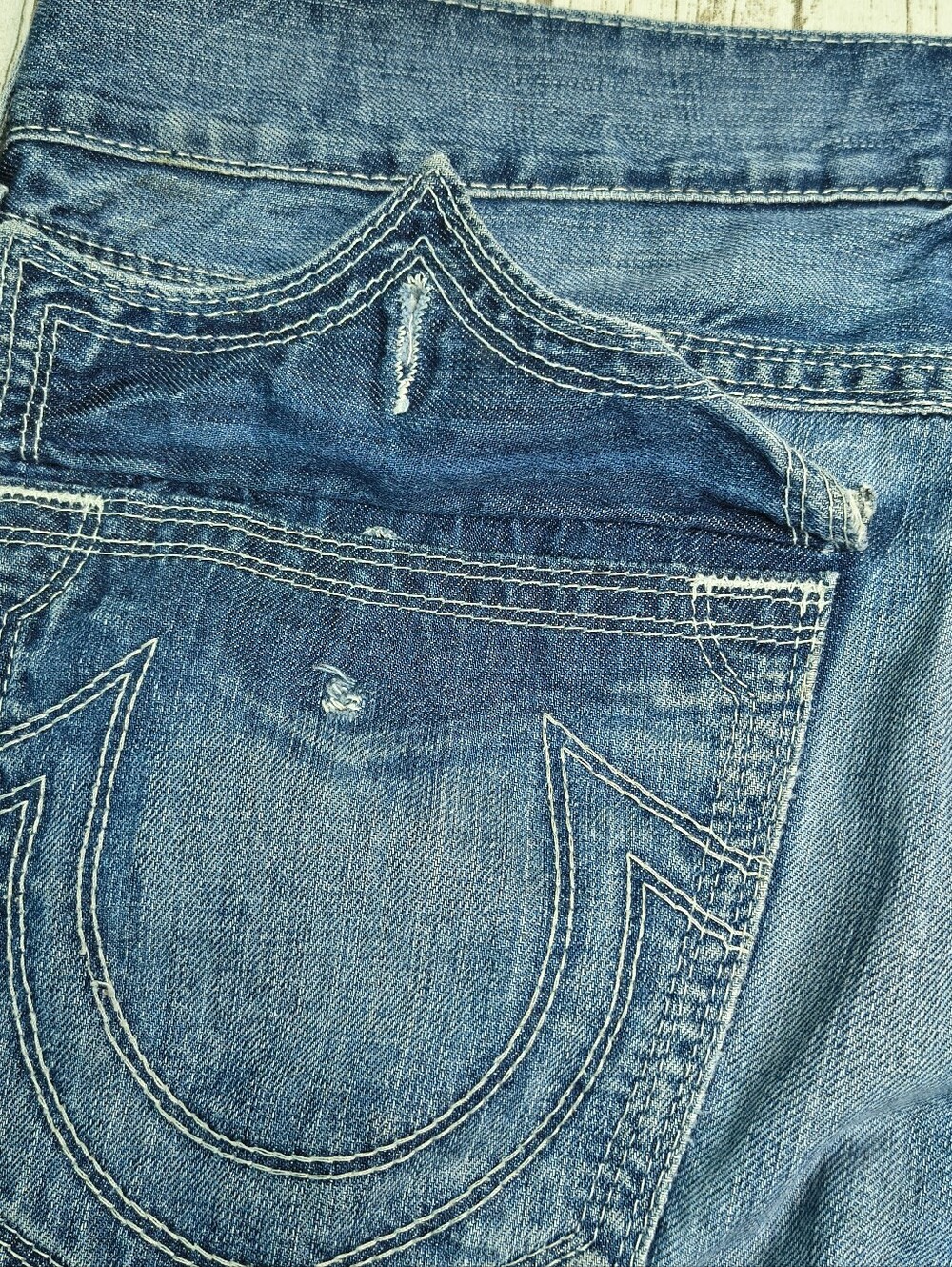True Religion Men's Straight Leg Mid Wash Jeans Size 36 - Picture 8 of 8